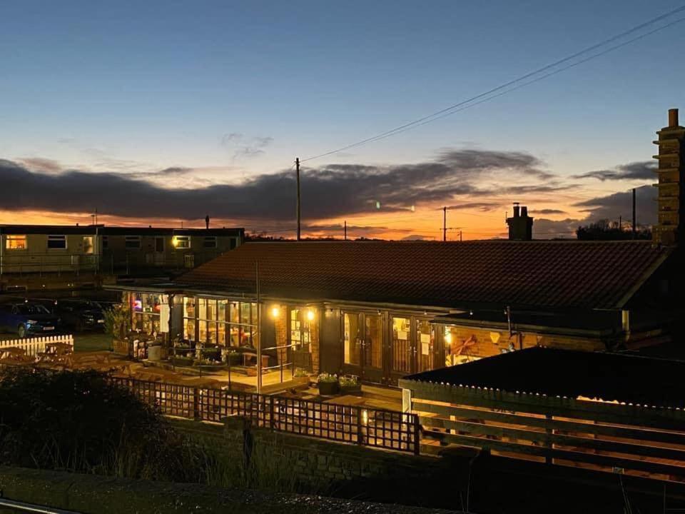 Coastal Terrace Dogs Welcome Optional Hot Tub Villa Sea Palling Exterior photo
